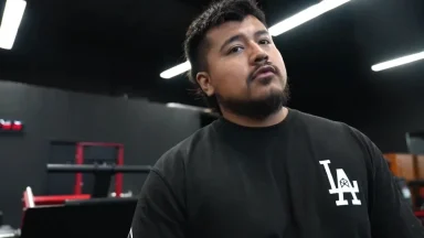 Person in gym wearing LA t-shirt.