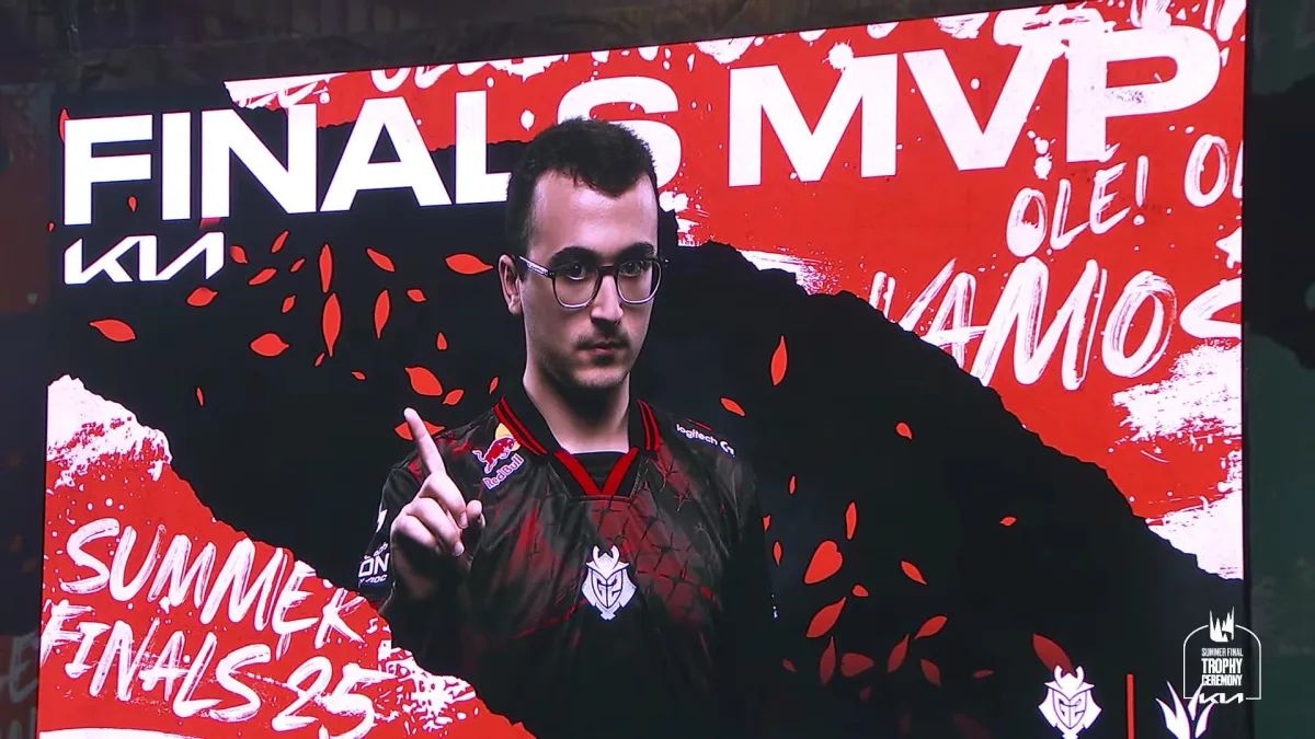Esports player awarded MVP at summer finals