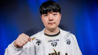 Esports player posing with a confident fist gesture