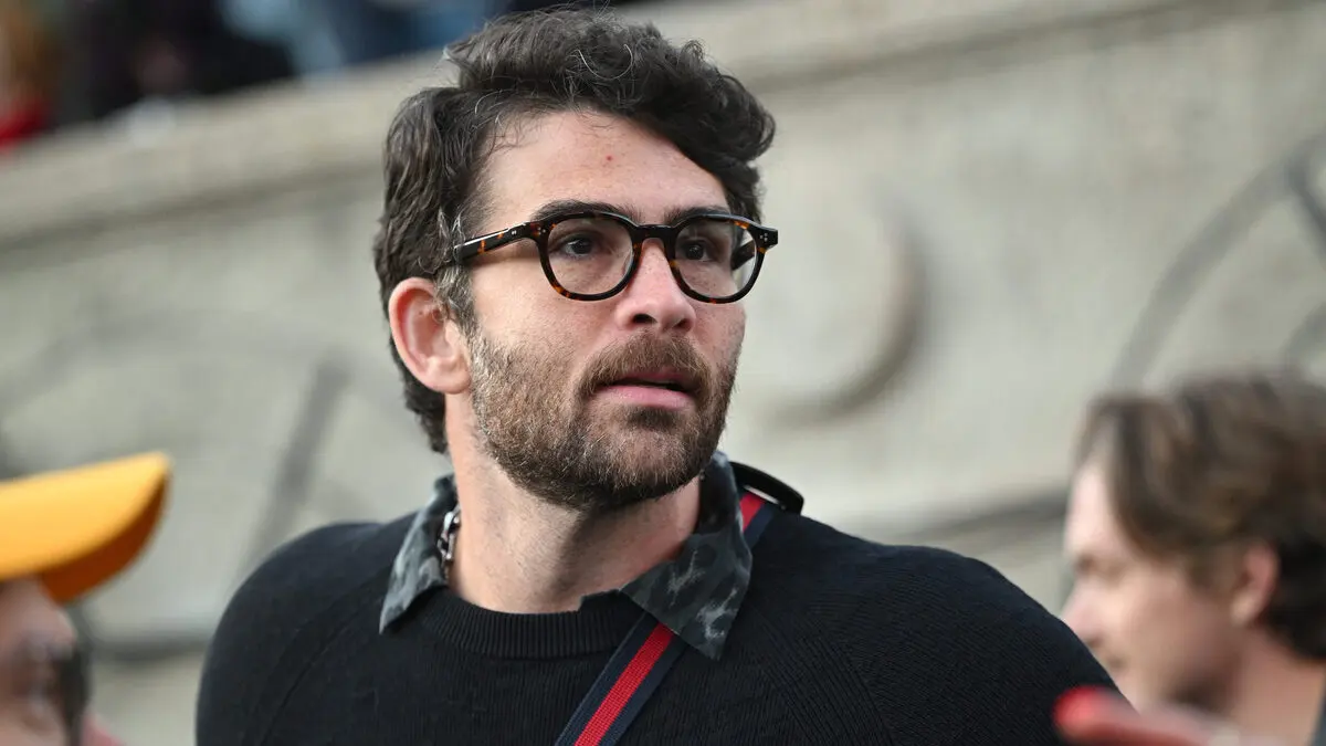 Bearded man wearing glasses in a crowd