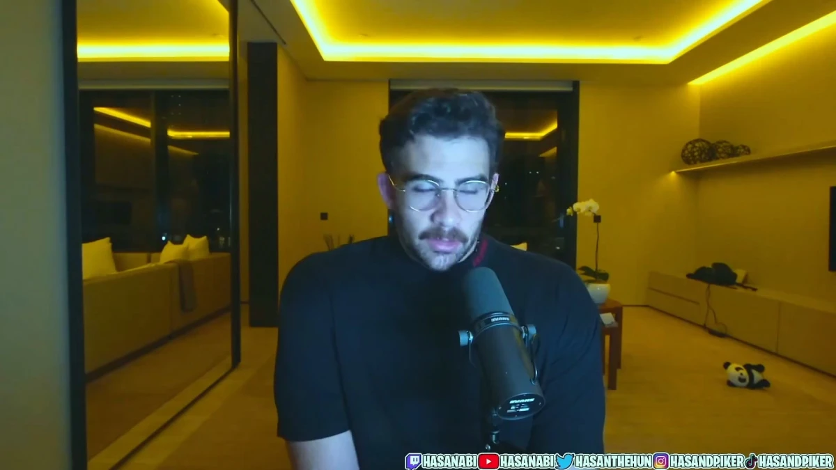 Man streaming with microphone in modern living room