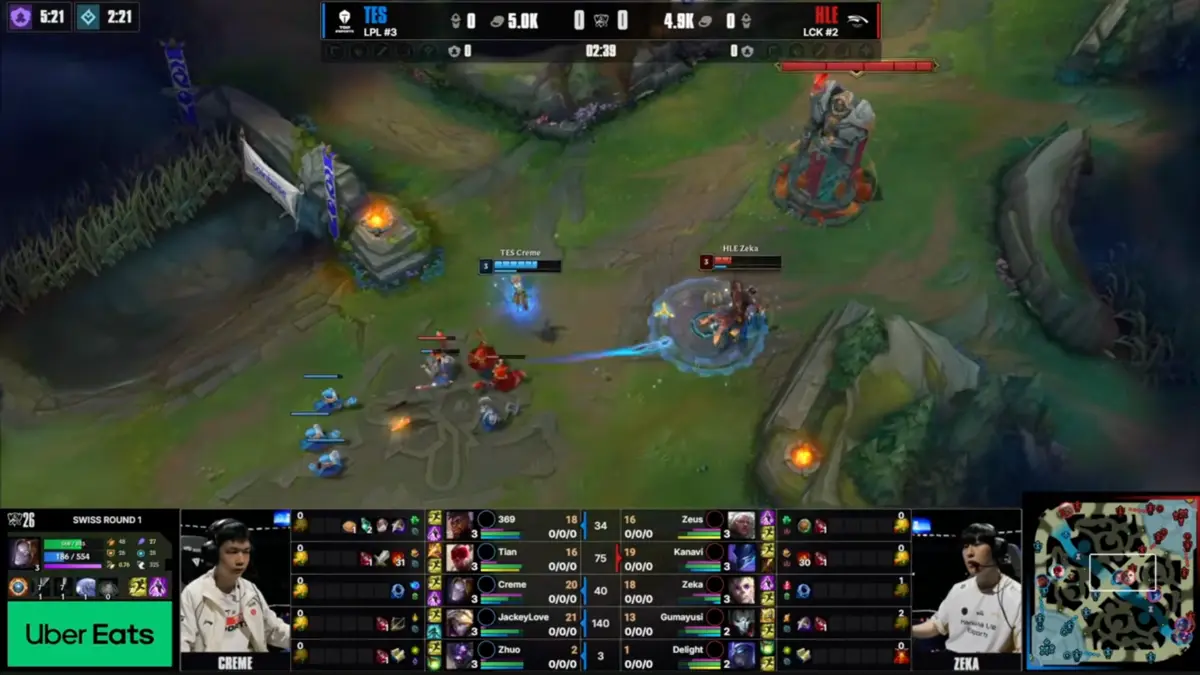 TES Creme attacks HLE Zeka in League of Legends match