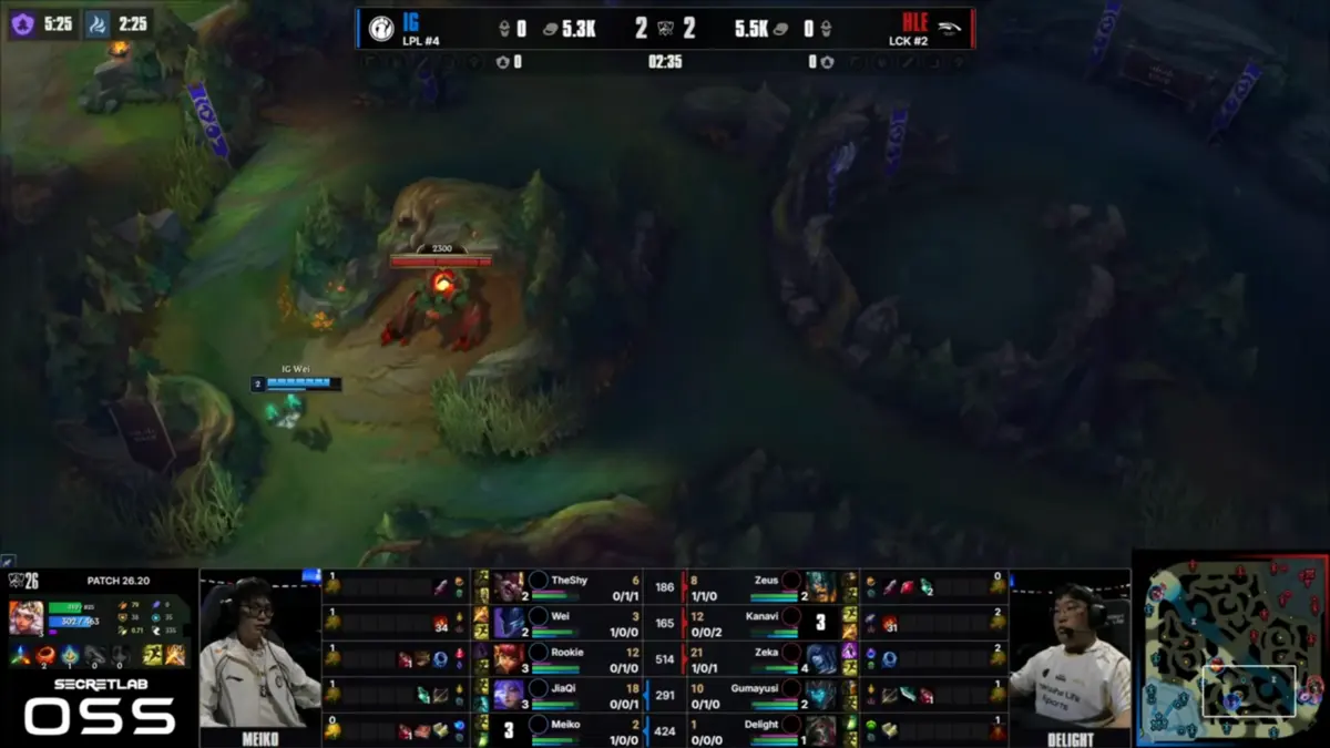 League of Legends match between IG and HLE