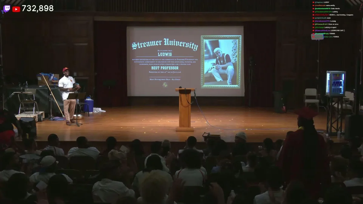 Presenter on stage at Streamer University event