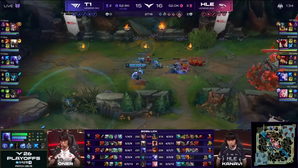 T1 Faker clears minions against Hanwha Life Esports.