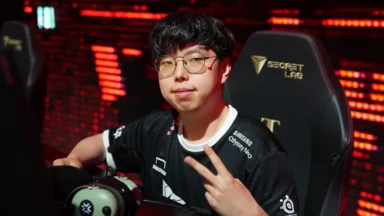 Esports player flashing peace sign at gaming station