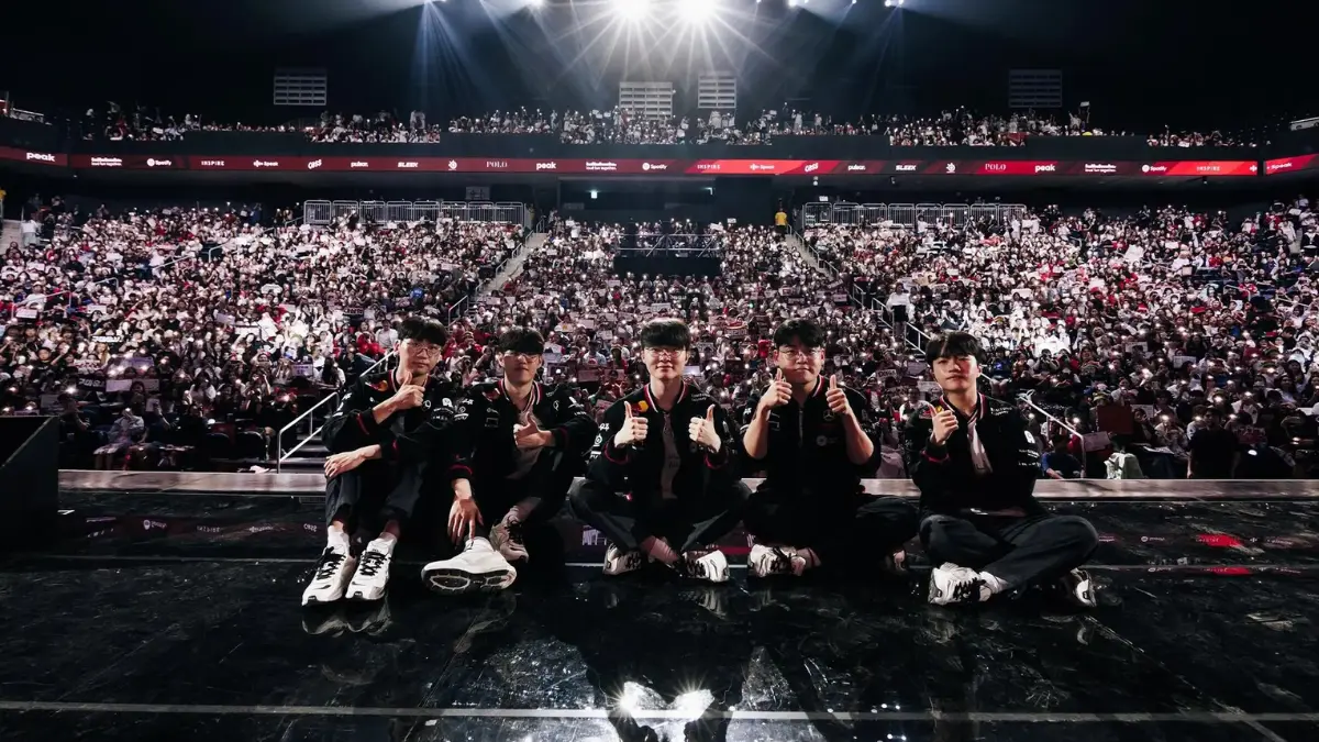 Esports team posing with cheering crowd at arena