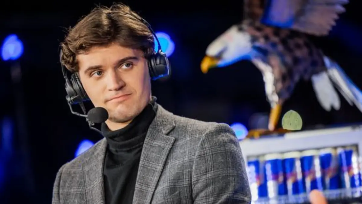 Man wearing headset speaking at esports event desk